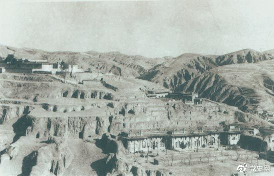 1947年12月25日至28日，中共中央在陜北米脂楊家溝召開擴(kuò)大會(huì)議（十二月會(huì)議）。圖為會(huì)議會(huì)址。